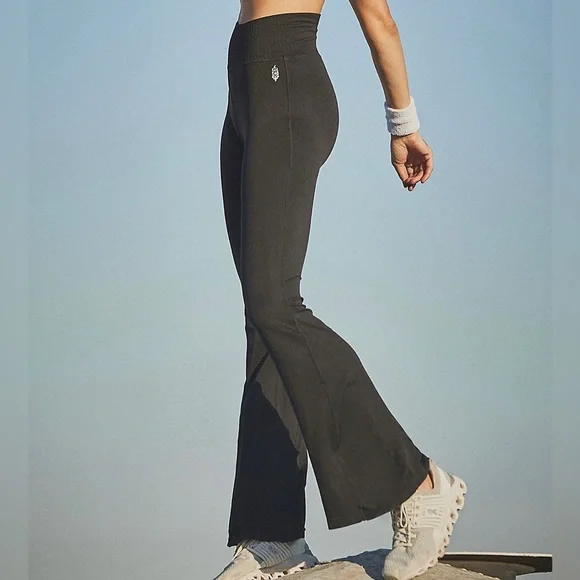 🛑SOLD!🛑 Free People Happiness Runs Muscle Tank & Good Karma Flare Leggings SET - Picture 3 of 16